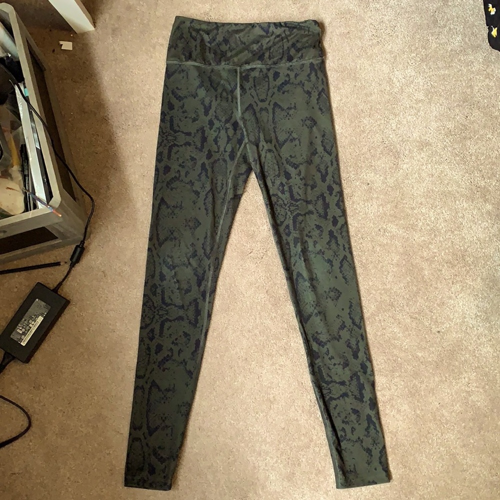 scale designed yoga pants